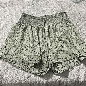 Elastic waist flowy shorts